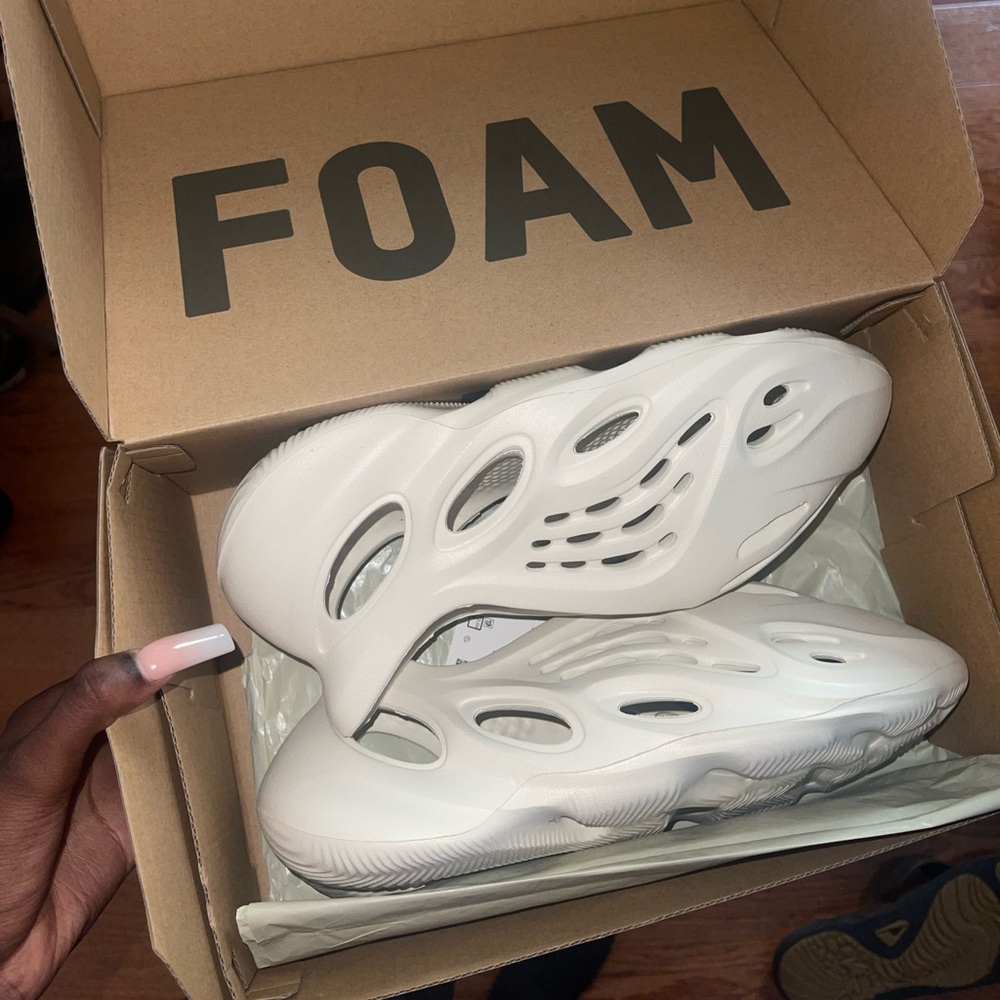 Sand Foam Runners Size 8 men
